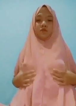 Indonesiano hijab rosa che mostra nudo in cam
 #100595669