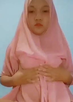 Indonesio hijab rosa mostrando desnuda en la leva
 #100595670