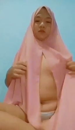Indonesio hijab rosa mostrando desnuda en la leva
 #100595671