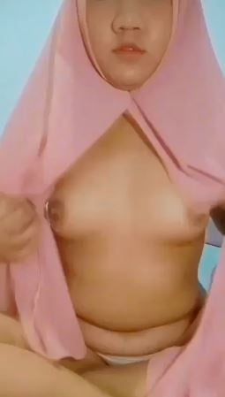 Indonesiano hijab rosa che mostra nudo in cam
 #100595672