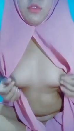 Indonesiano hijab rosa che mostra nudo in cam
 #100595673
