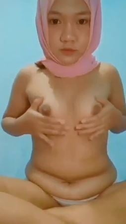 Indonesio hijab rosa mostrando desnuda en la leva
 #100595676