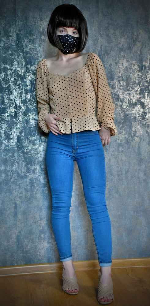 Juicy Lulu dans un jean sexy et des talons hauts taquineries
 #106596303