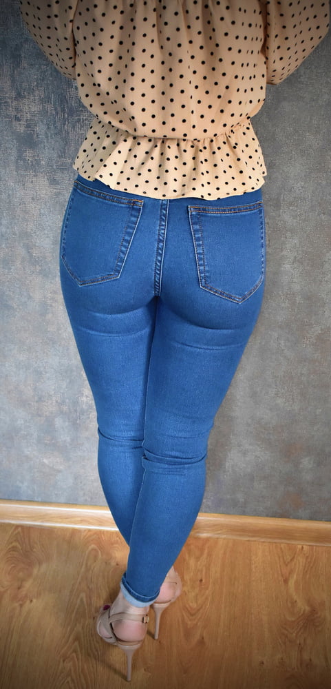 Juicy lulu in jeans sexy e tacchi alti prende in giro
 #106596312