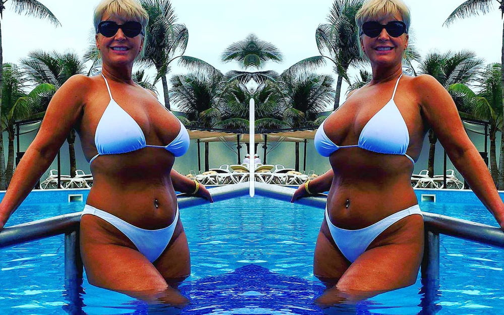 Pamela ferguson 50 anni spogliarellista masturbazione ai suoi bikini
 #89961300