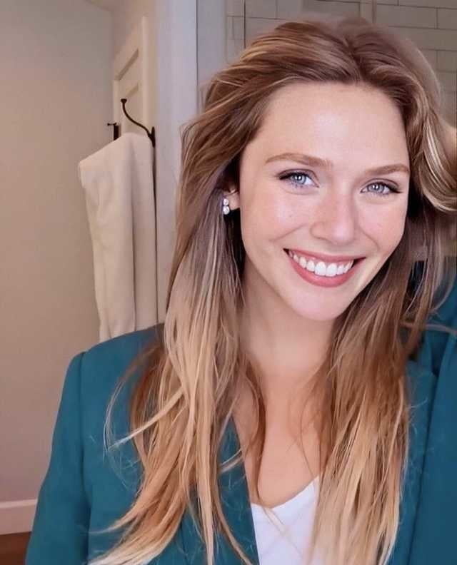 Elizabeth olsen abspritzen ziel
 #91690394