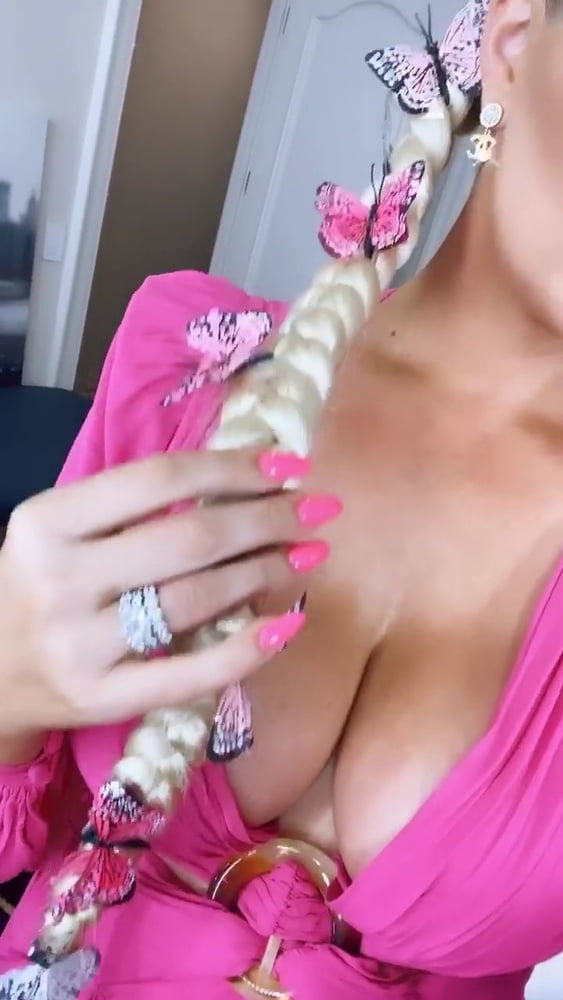 Maryse ouellet mizanin
 #81598101