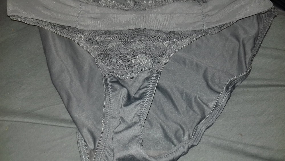 Sexy Slips vom Altkleidercontainer #90609779