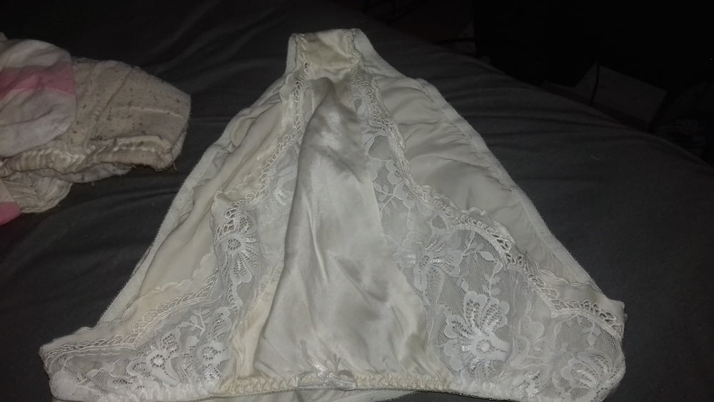 Sexy Slips vom Altkleidercontainer #90609781