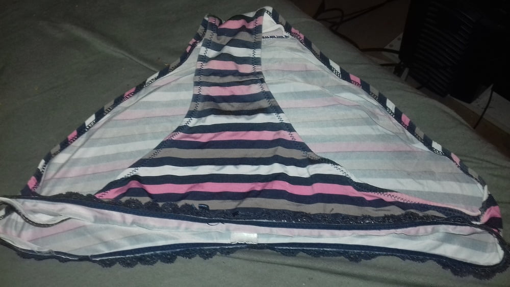 Sexy Slips vom Altkleidercontainer #90609785