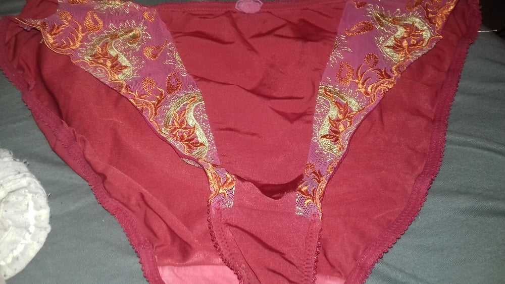 Sexy Slips vom Altkleidercontainer #90609787