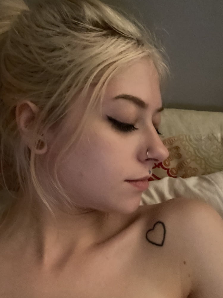 20yo hot sexy slim blond shaved private selfie slut aspen
 #95387170