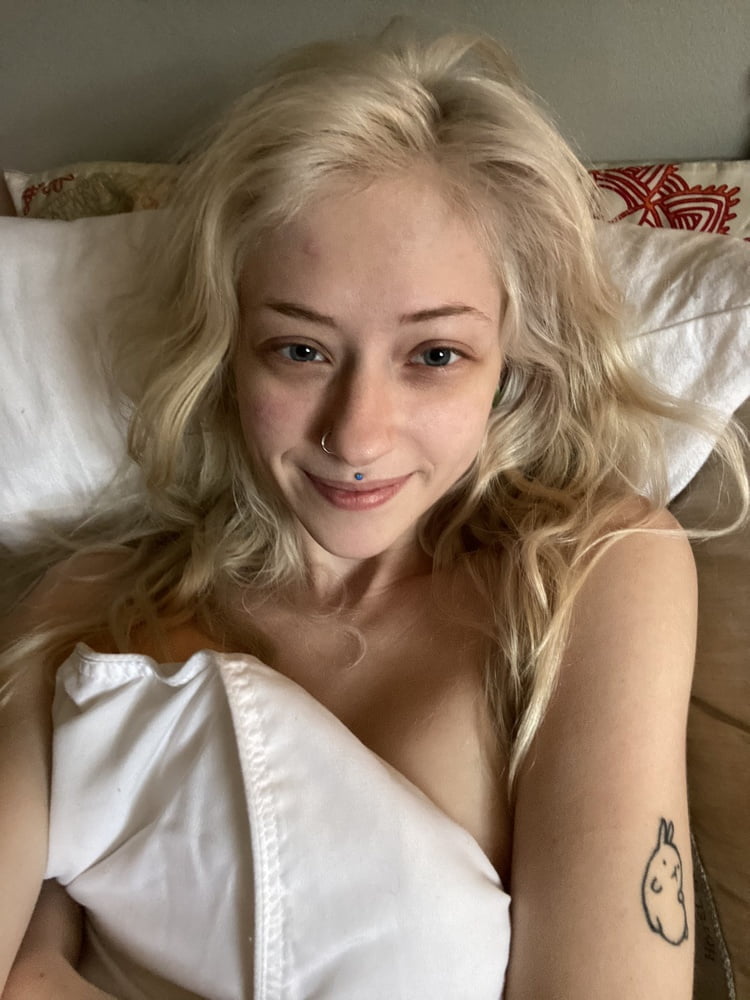 20yo heiß sexy schlank blond rasiert privat selfie flittchen aspen
 #95387219