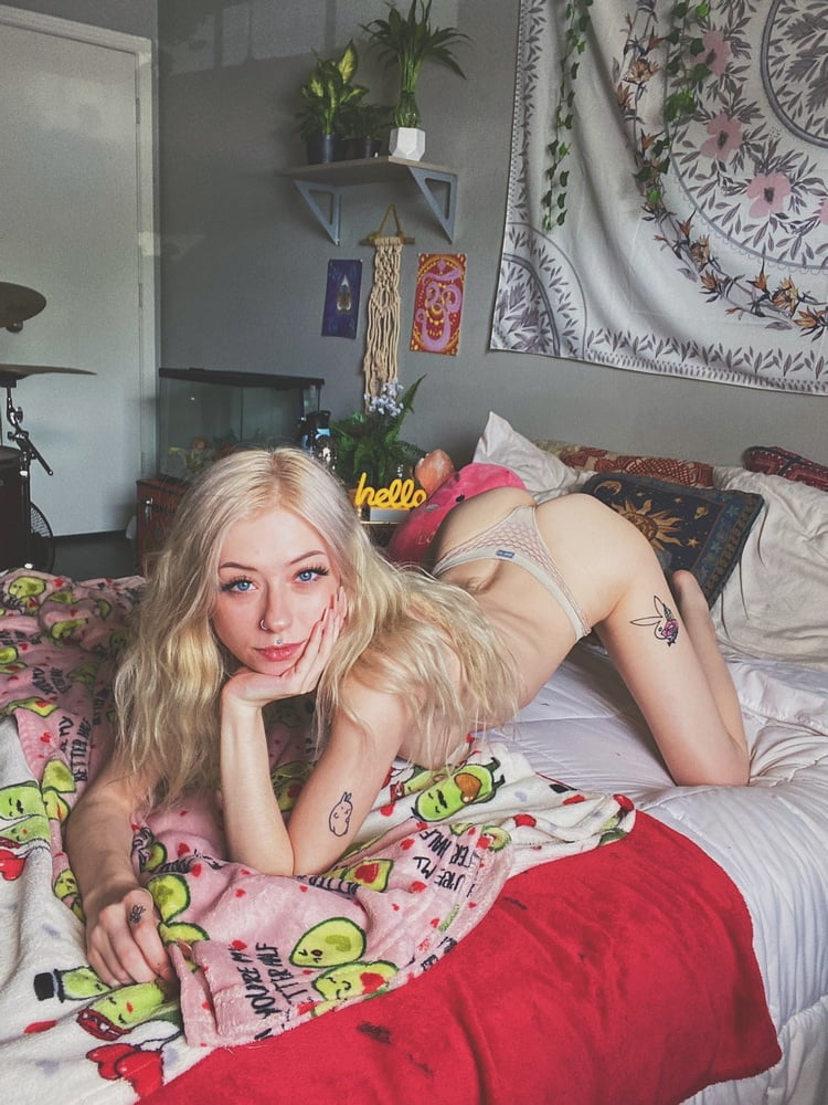 20yo hot sexy slim blond shaved private selfie slut aspen
 #95387432