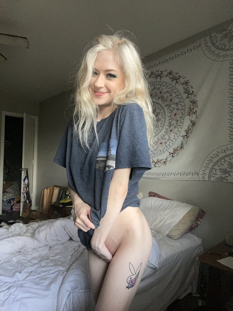 20yo heiß sexy schlank blond rasiert privat selfie flittchen aspen
 #95387550