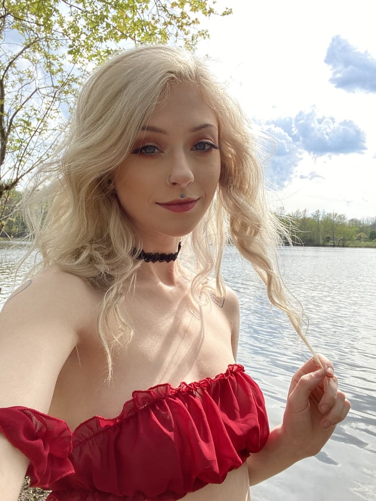 20yo hot sexy slim blond shaved private selfie slut aspen
 #95387554