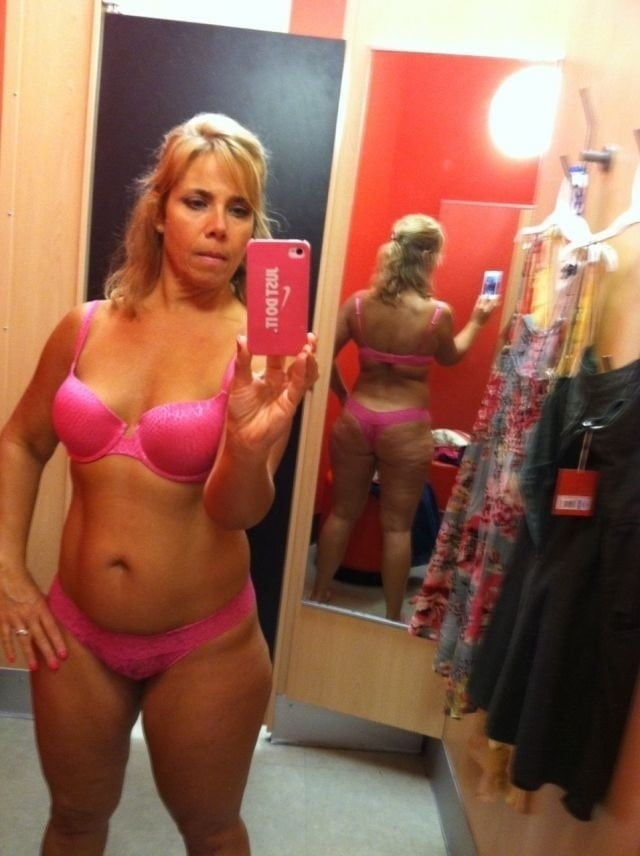 熟女とおばさん
 #98090753