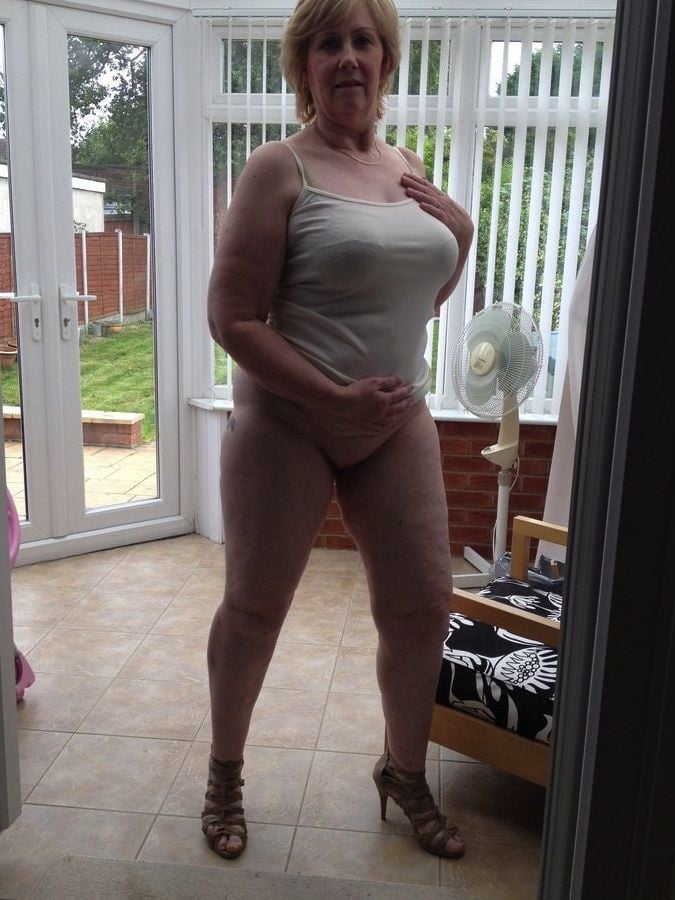 熟女とおばさん
 #98090941