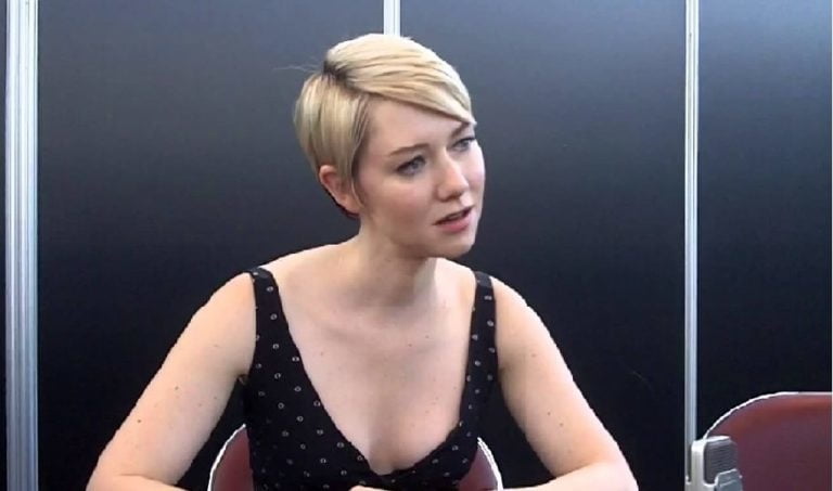 Valorie Curry süße Frau
 #99692366