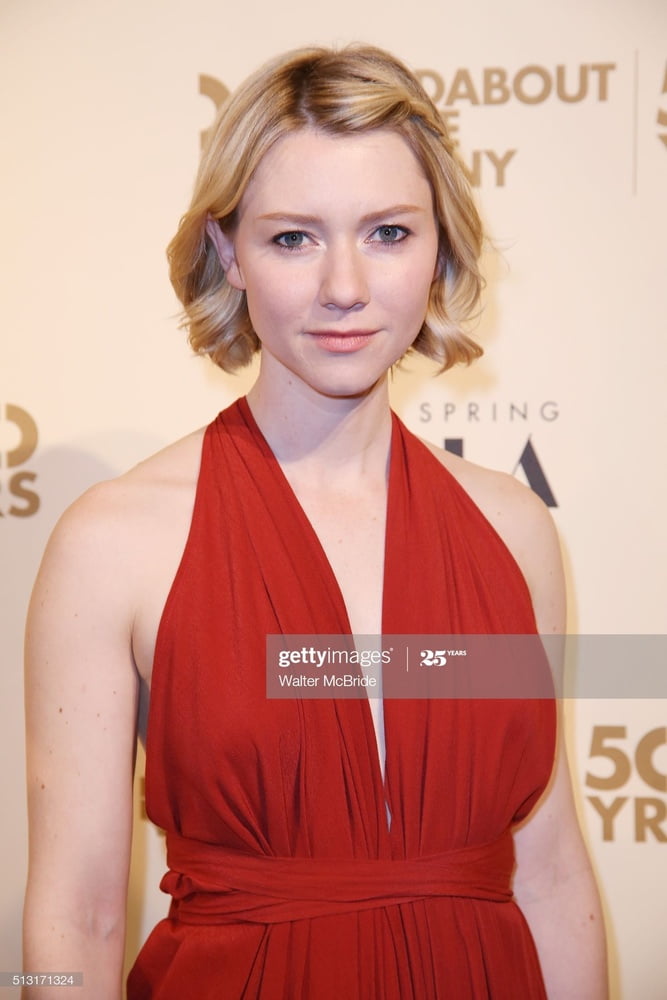 Valorie Curry süße Frau
 #99692414