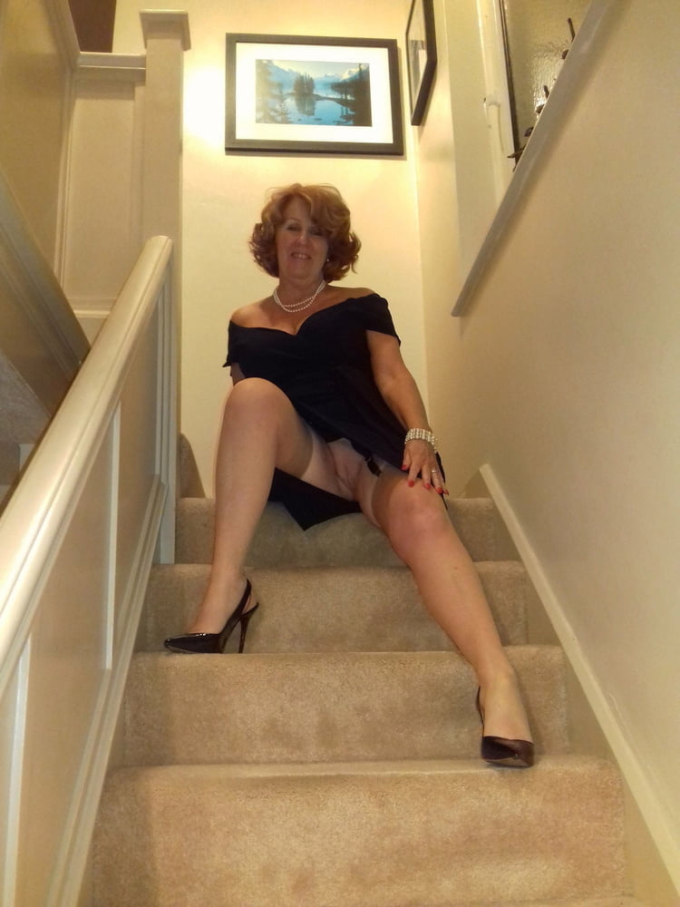 Esposa madura expuesta por su marido
 #96978555