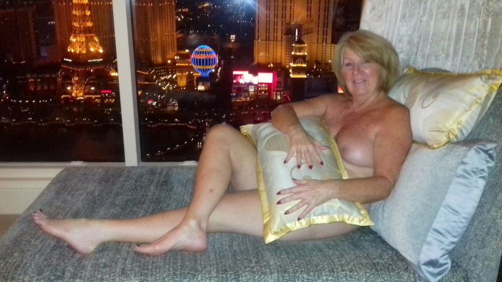 Esposa madura expuesta por su marido
 #96978567