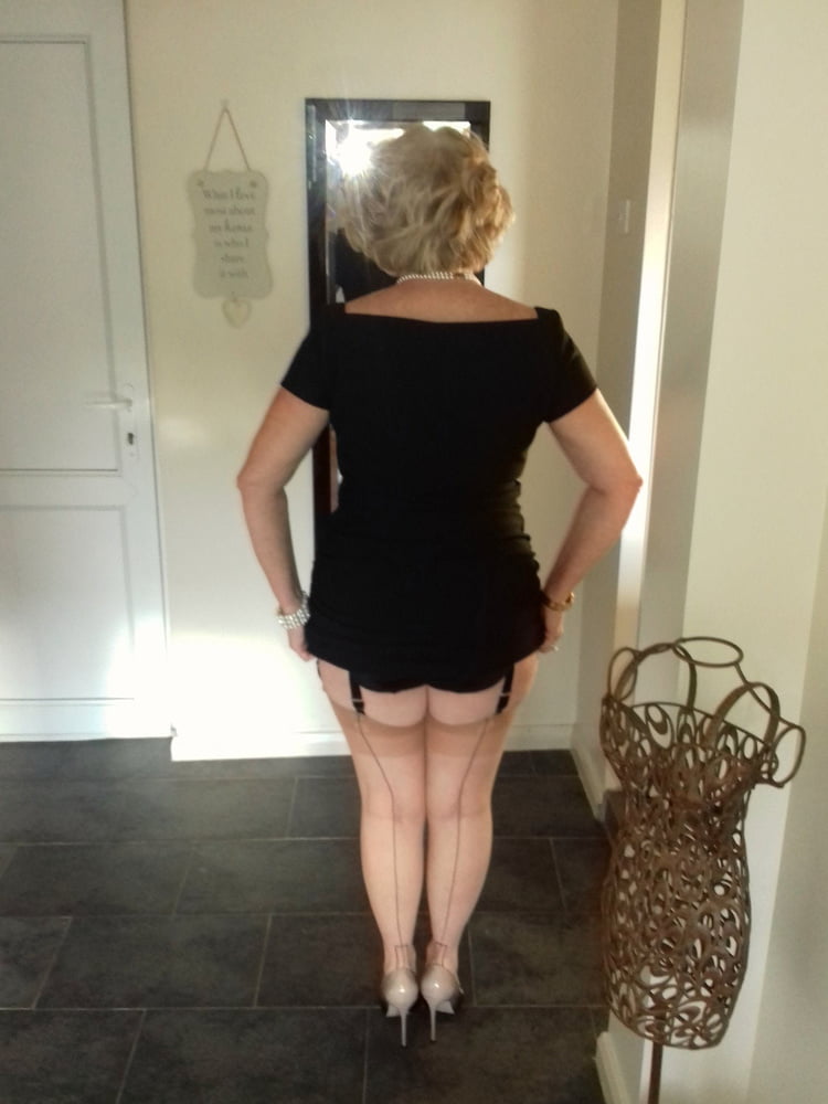 26.UK mature wife exposed by hubby pic