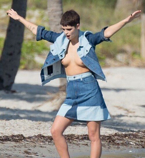 Pixie Geldof nackt #109207859