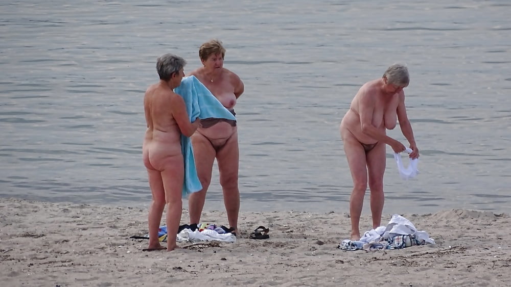 Maturi e nonne nudisti edizione
 #90552055