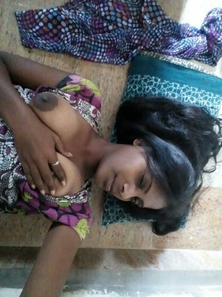 Desi indischen Dorfbewohner Mädchen zeigen ihre nackten selfie
 #96354573