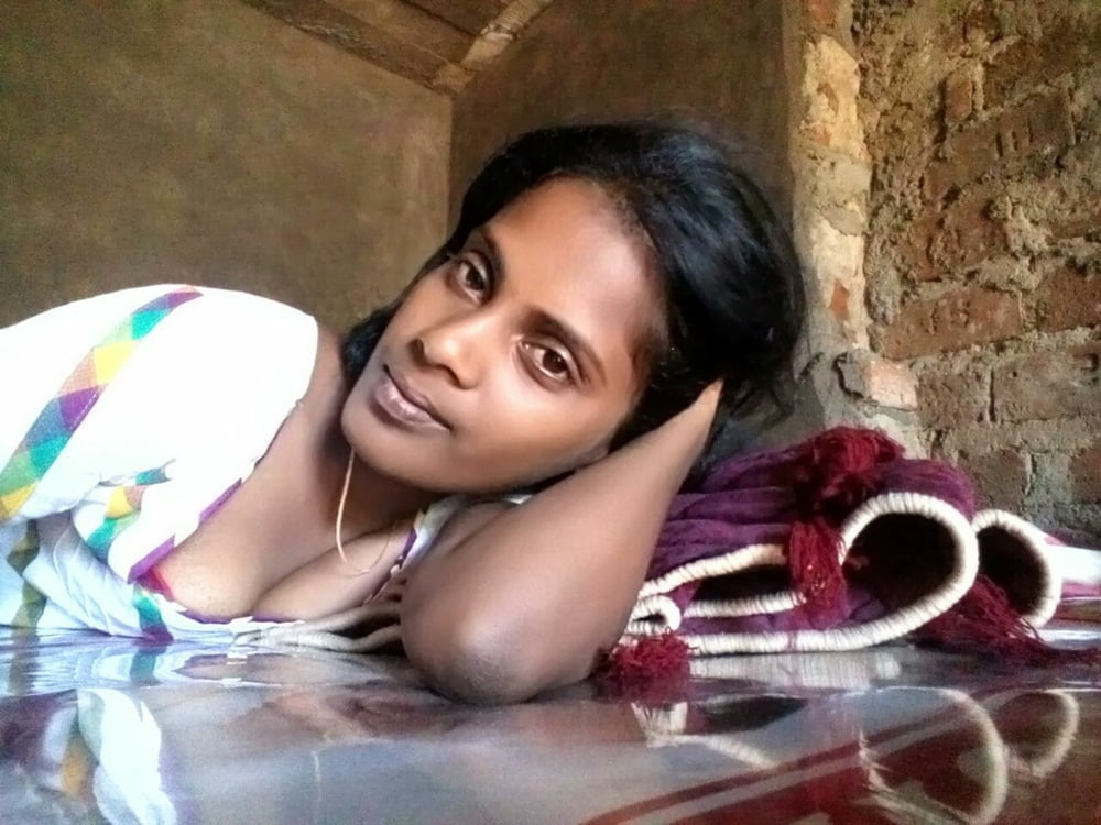 Desi indischen Dorfbewohner Mädchen zeigen ihre nackten selfie
 #96354609