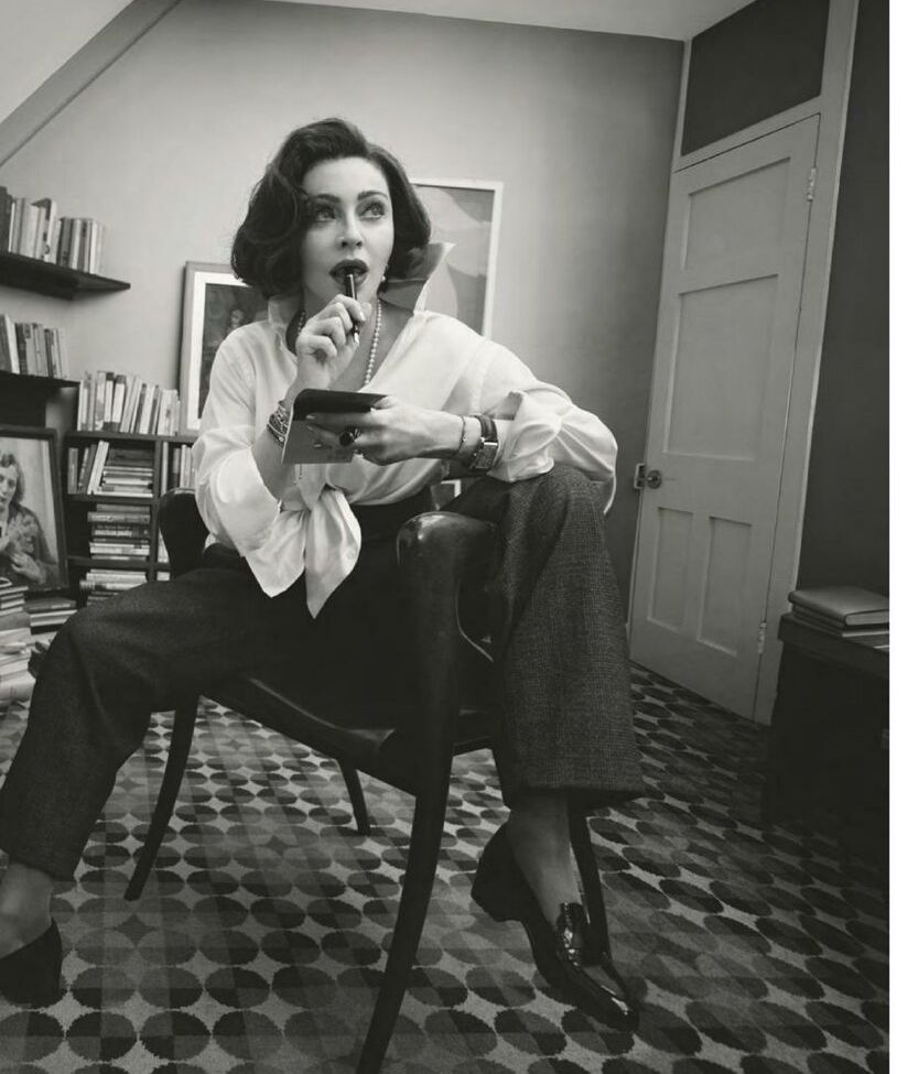 Madonna desnuda #108252887