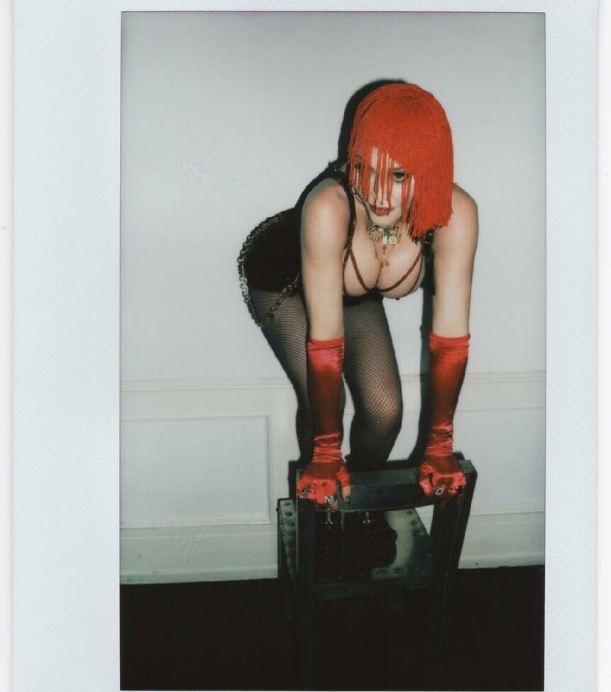 Madonna desnuda #108252889