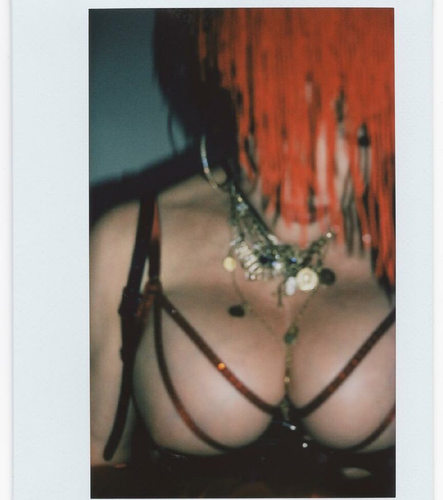 Madonna desnuda #108252890