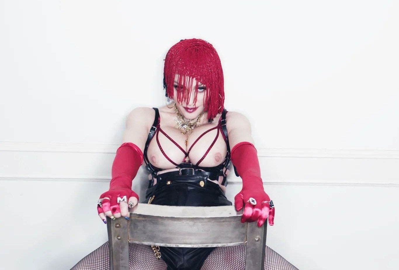 Madonna desnuda #108252891