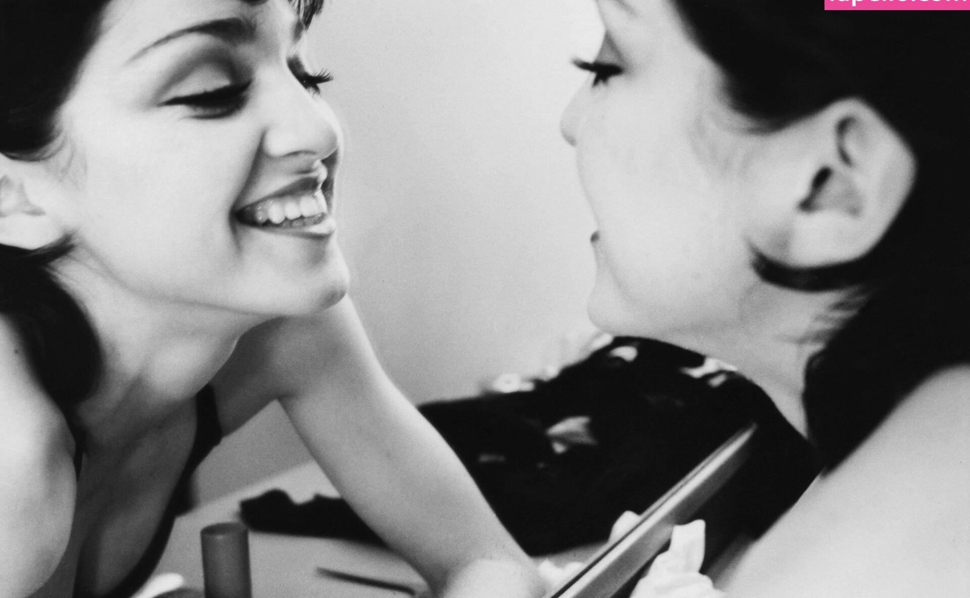 Madonna desnuda #108252905