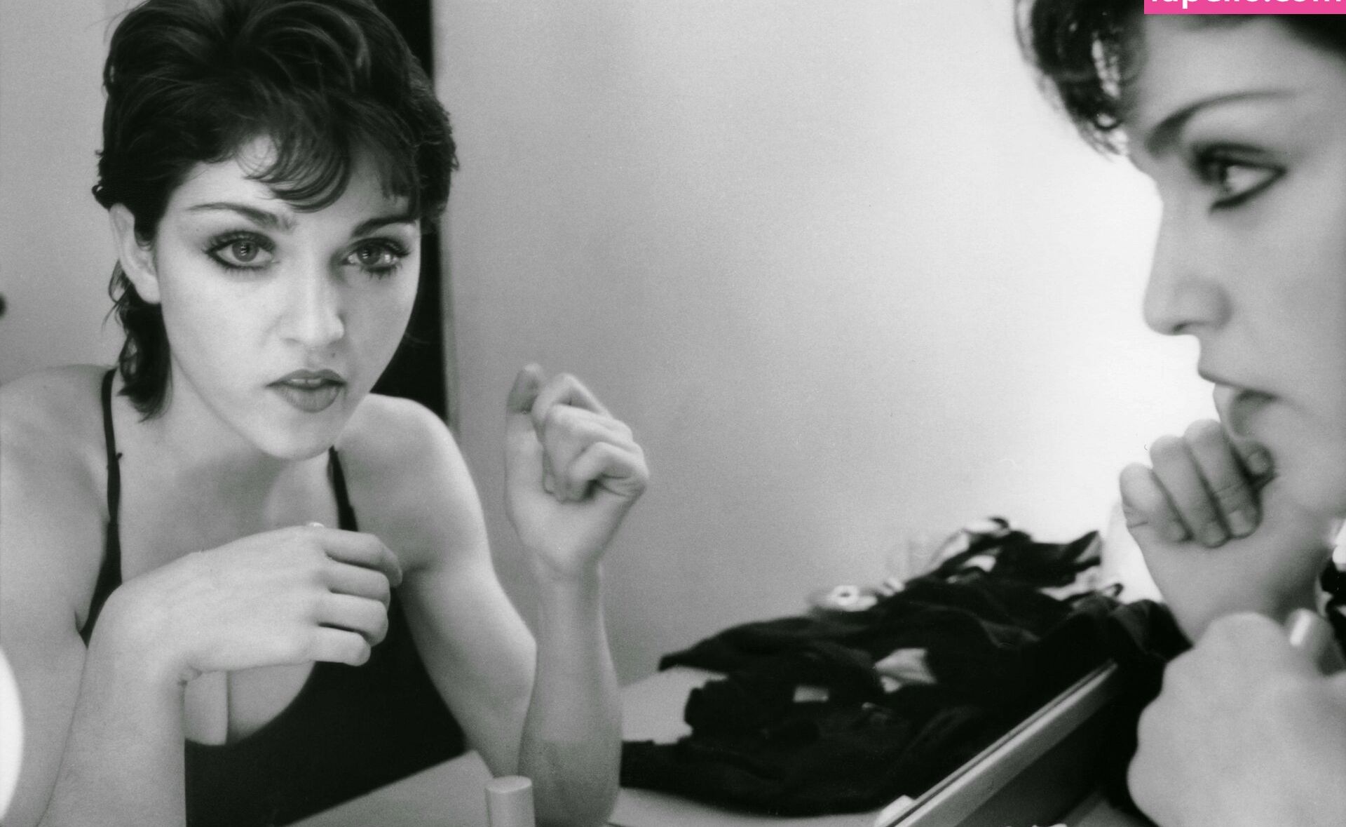 Madonna desnuda #108252907