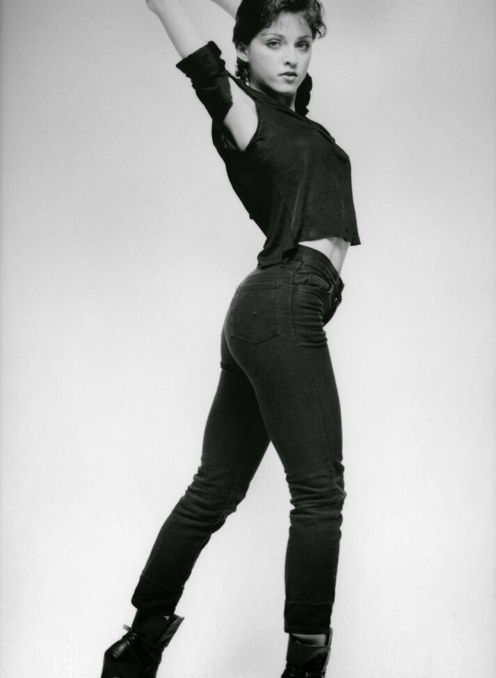 Madonna desnuda #108252912