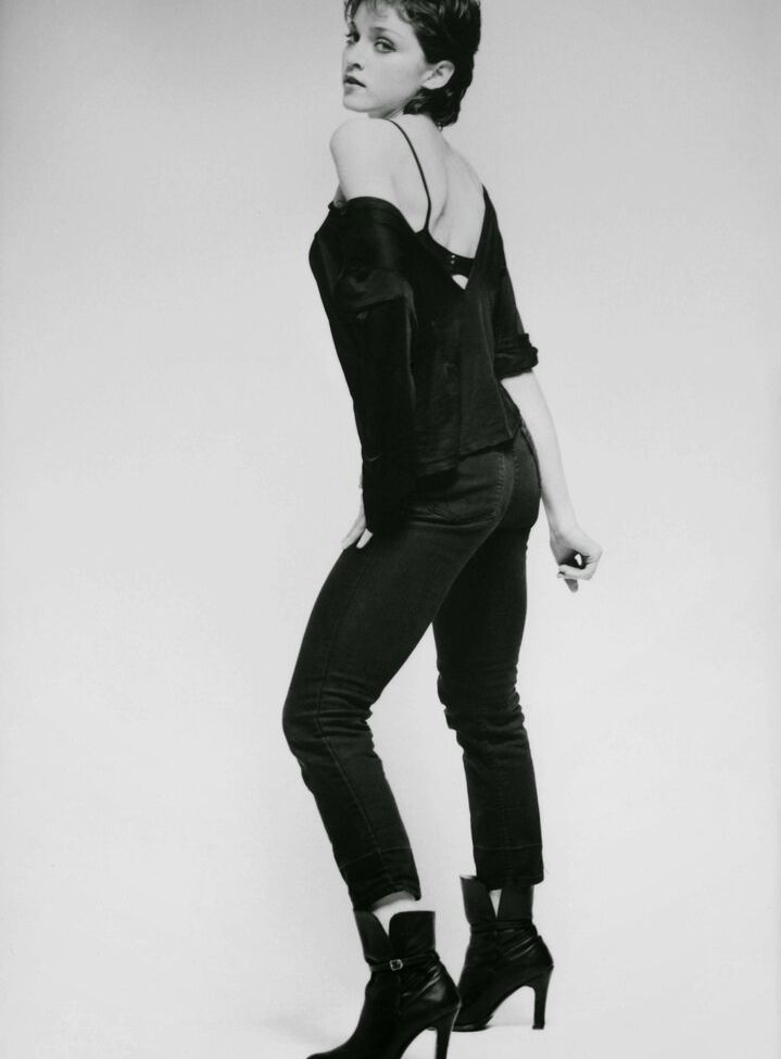 Madonna desnuda #108252917