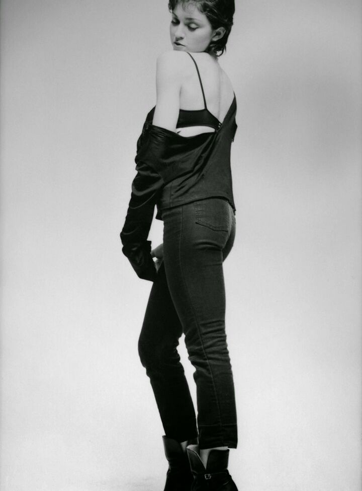 Madonna desnuda #108252918