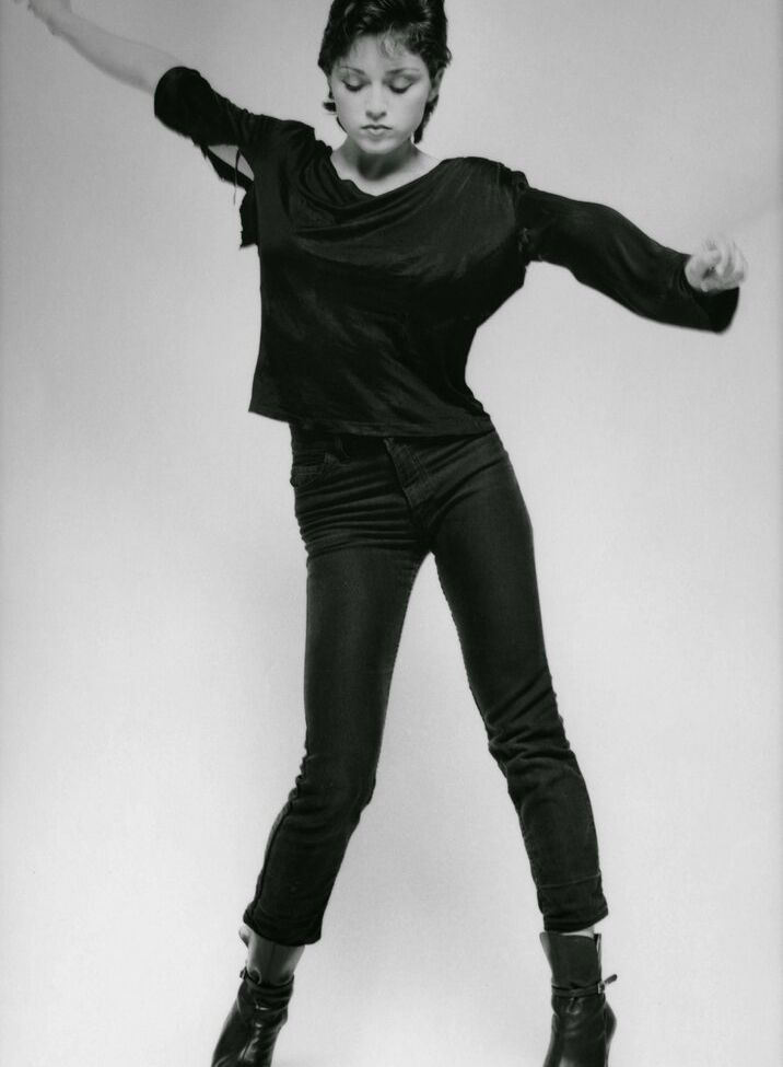 Madonna desnuda #108252922