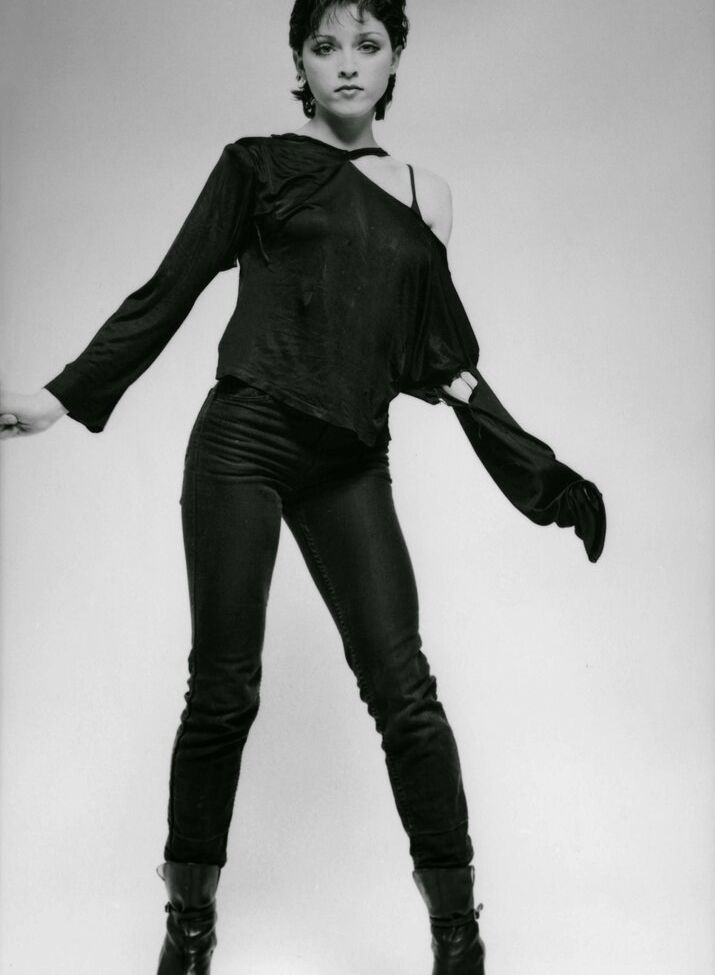 Madonna desnuda #108252923