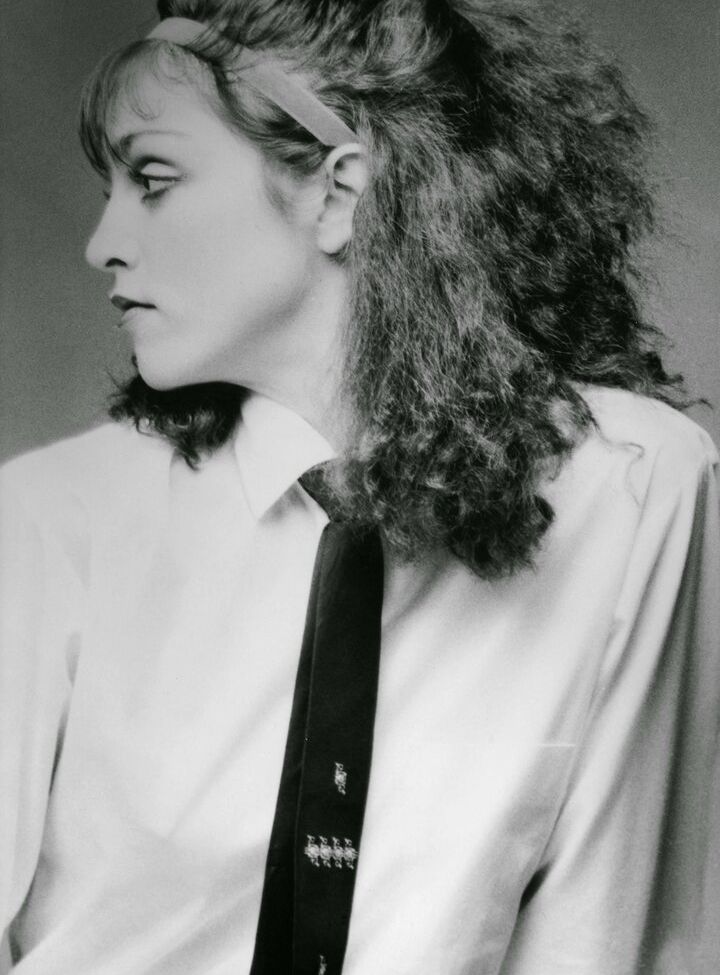 Madonna desnuda #108252936