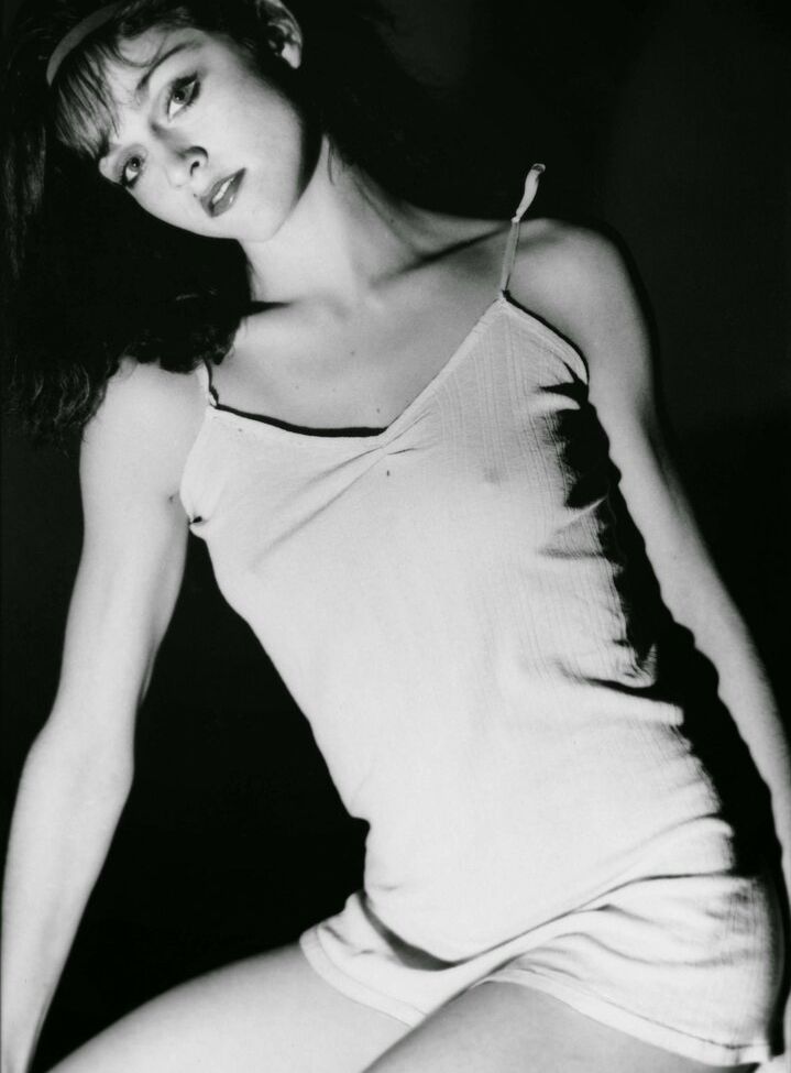 Madonna desnuda #108252945