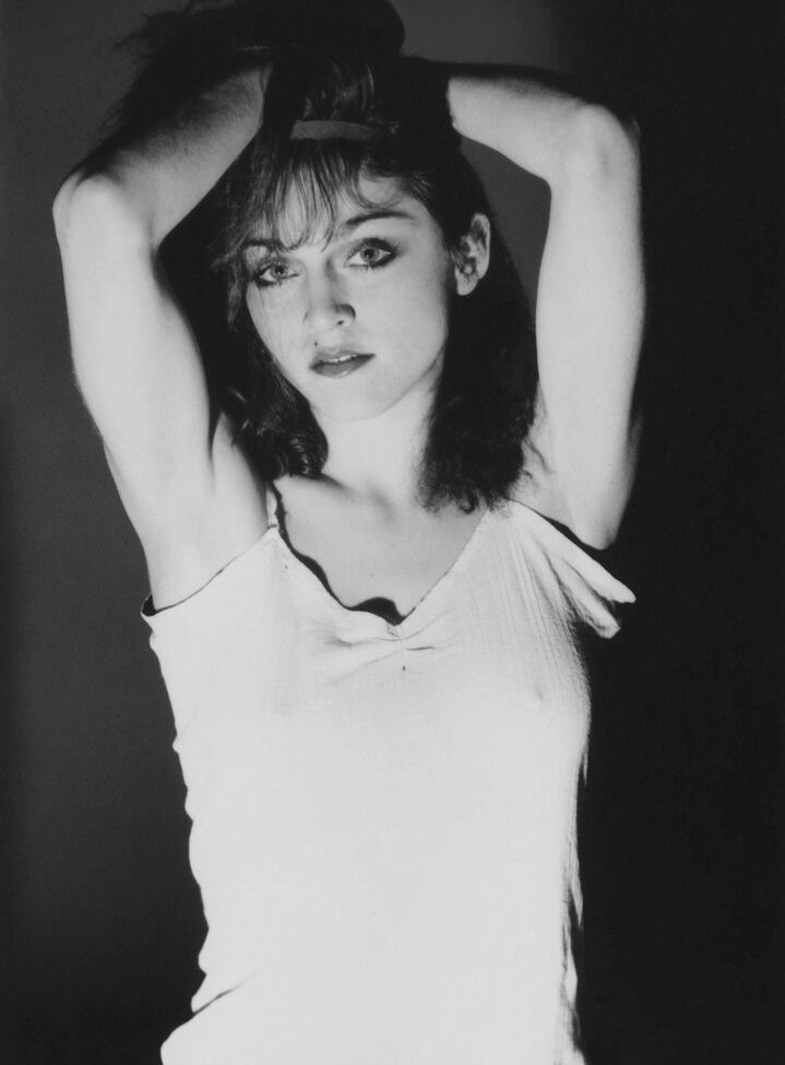 Madonna desnuda #108252949