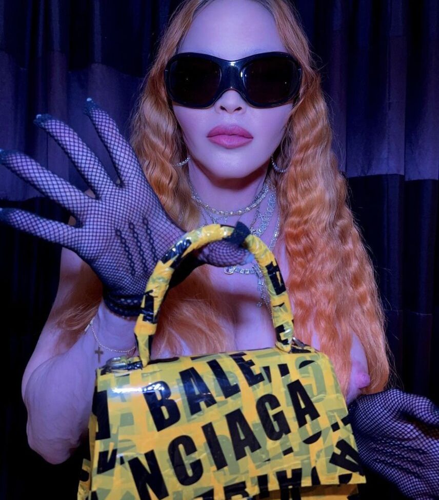 Madonna desnuda #108252956