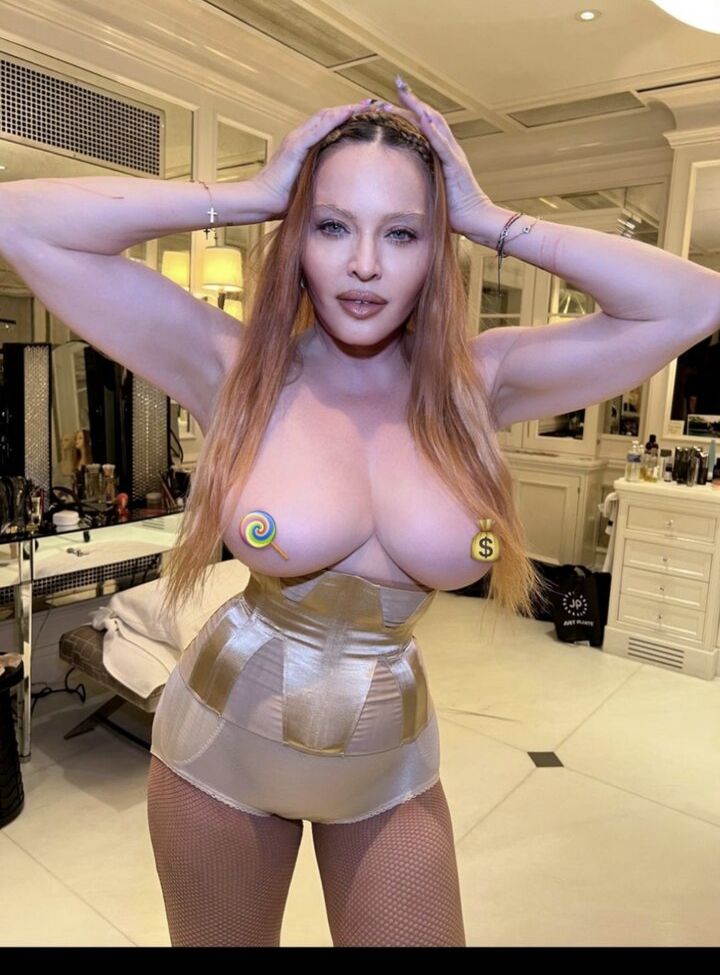 Madonna desnuda #108252957