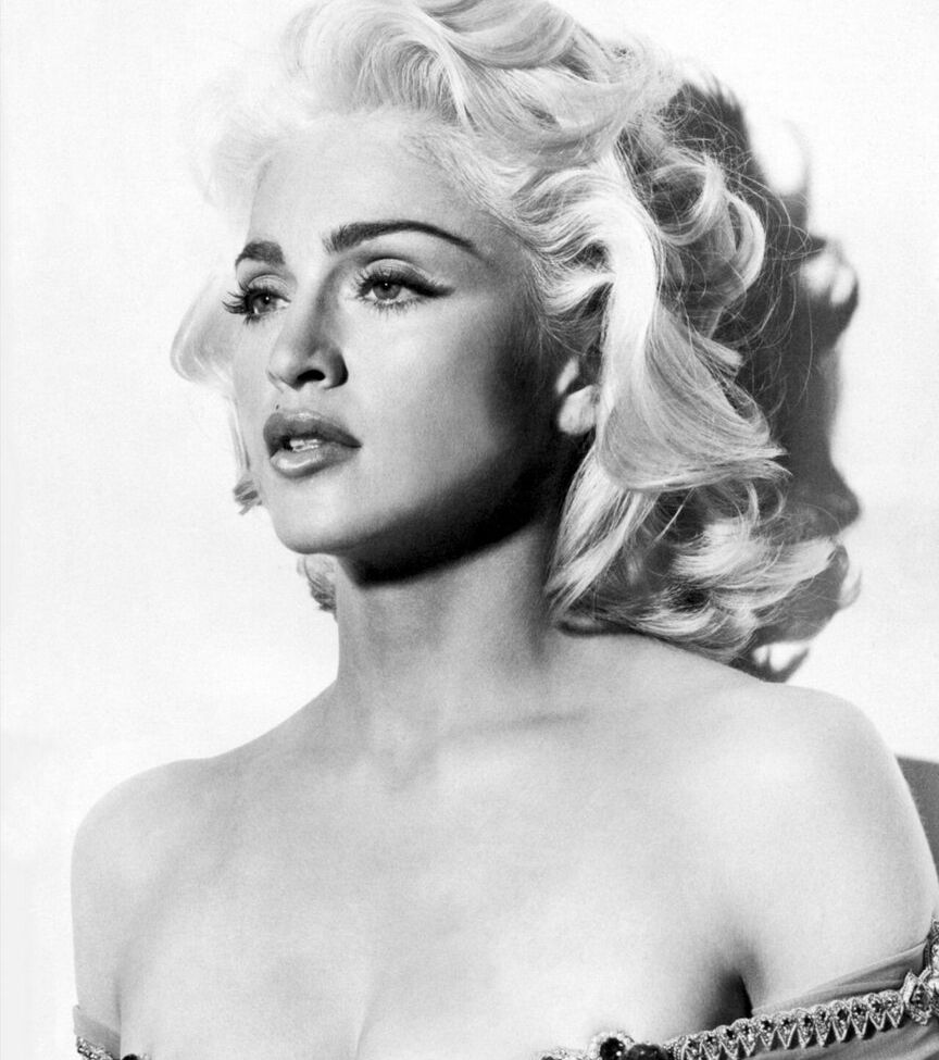 Madonna desnuda #108252974