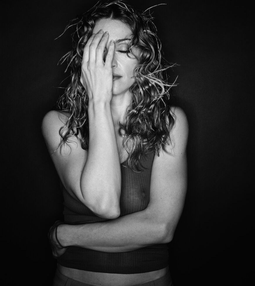 Madonna desnuda #108252977