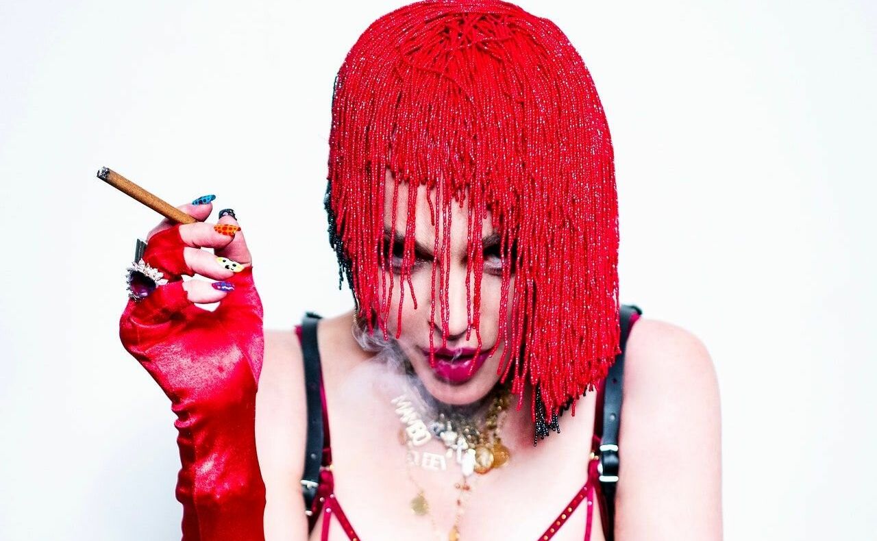 Madonna desnuda #108252984